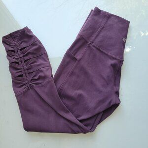 Athleta Salutation Stash Pocket II Cinch 7/8 Tight Size XS